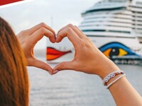 AIDA Cruises  Tag des Kusses